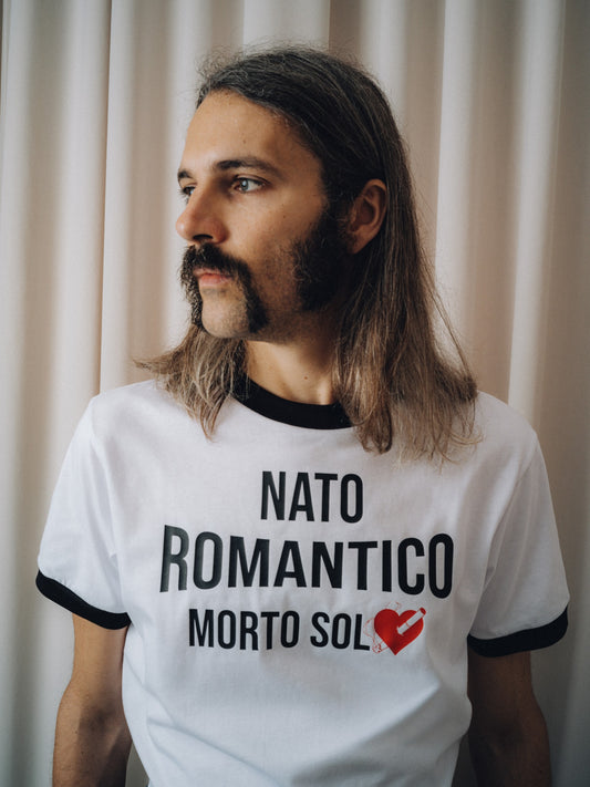 Romantico T-shirt in white, close-up of the Nato Romantico Morto Solo print