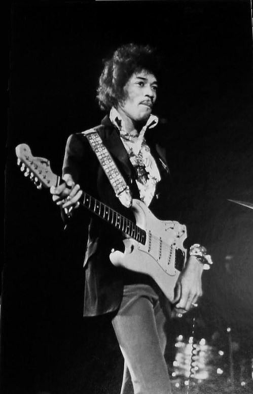 Il guardaroba di un dio: lo stile senza tempo di Jimi Hendrix