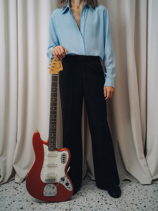 Dancing Balera Trousers in black, high-rise flare with a light blue shirt and red electric guitar